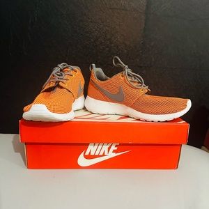 Nike Rosherun (GS) 6Y orange/gray